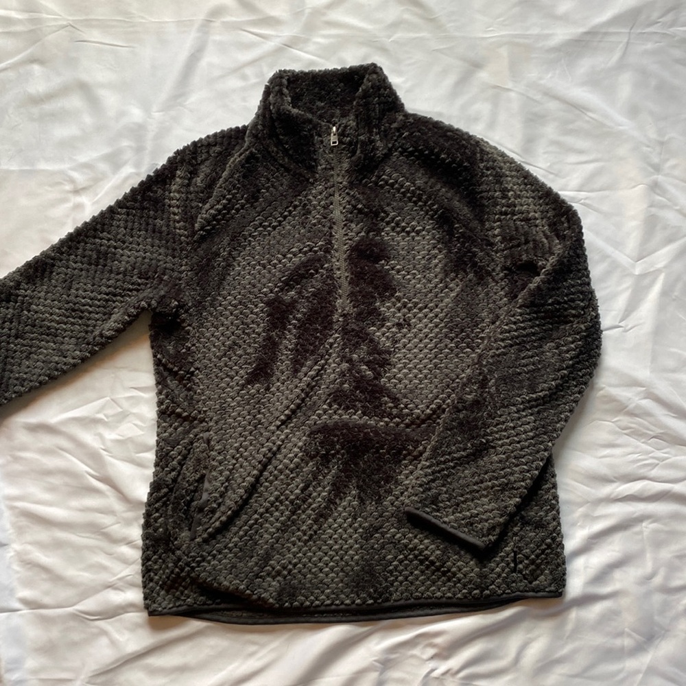 Avalanche outdoor supply company fuzzy quarter zip size medium